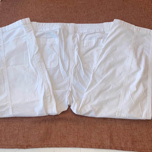 White capris from Cleo - Picture 2 of 2
